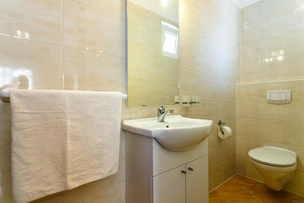 Apartmani Cvelic Malinska Luaran gambar